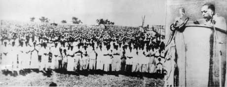 The huge gathering at Nagpur as Ambedkar gave Dhamma Deeksha to his followers in October 1956. The Commons description says about half a million people took part.