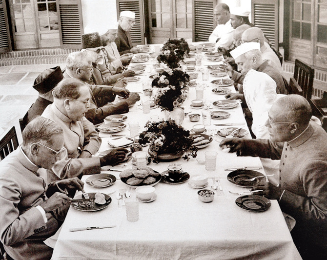 Ambedkar, Jawaharlal Nehru, Maulana Azad and other ministers at a lunch given by Vallabhbhai Patel in June 1948 to mark C. Rajagopalachari becoming the first Indian Governor-General.