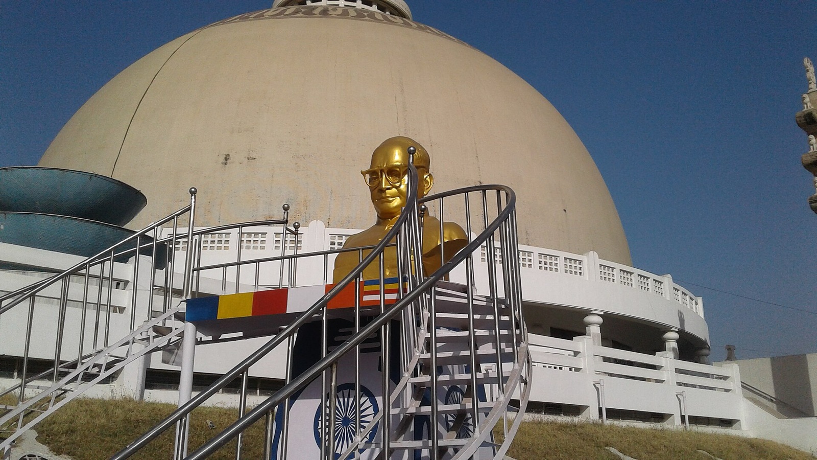 A half-length statue of Ambedkar at Deekshabhoomi, Nagpur. Photographed in 2017.